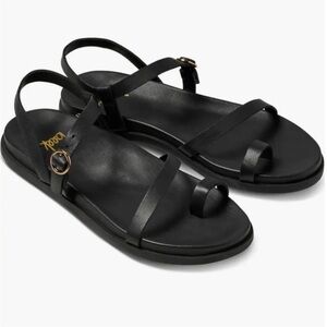 beek Auklet Strappy Toe Ring Sandals Size 9